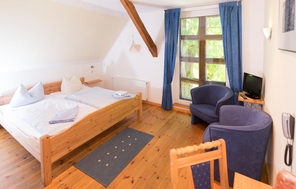 Landhotel Markthof Satemin Вустров Стая снимка